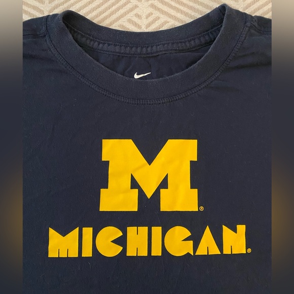 University of Michigan women’s crop top - Picture 2 of 3